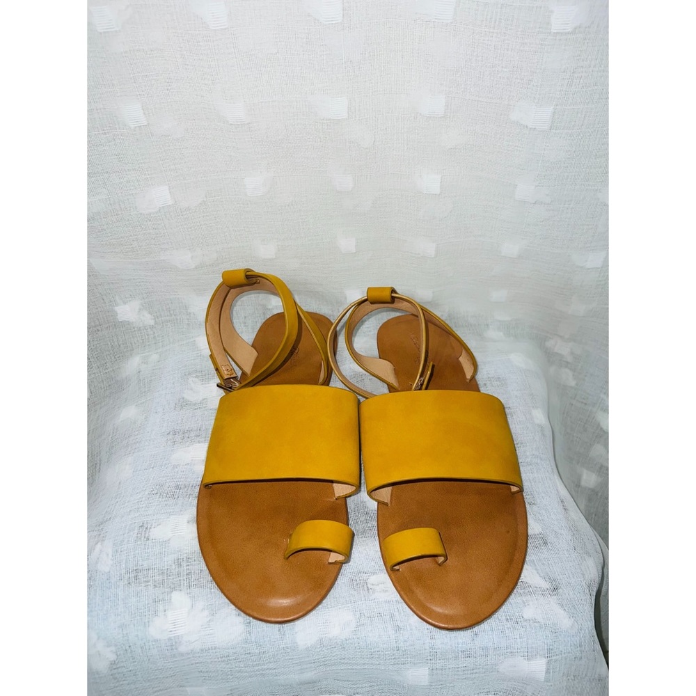 ✨Like New✨ Universal Thread Sandals